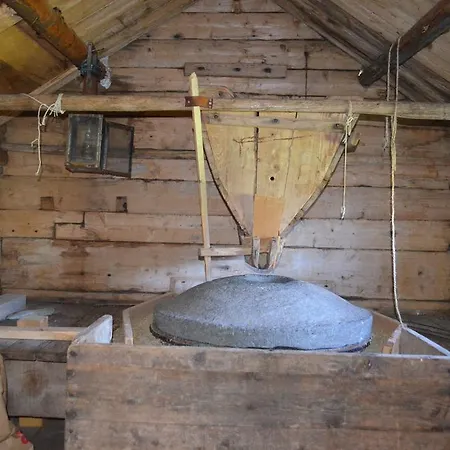 Nesland Lofoten Feriehus *